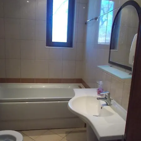 Be My Guest On The Front Line Apartament *