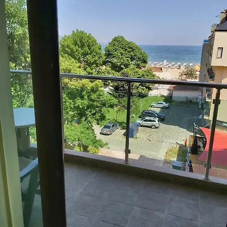 Be My Guest On The Front Line Apartament